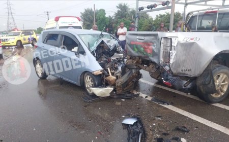 Twee auto’s en vrachtauto betrokken bij aanrijding op Martin Luther Kingweg