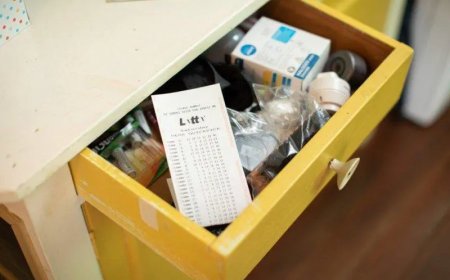 Vrouw wint loterij dankzij vergeten ticket in jaszak