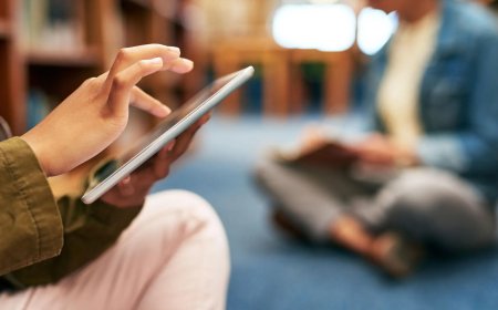 App stuurt studenten letterlijk terug naar hun boeken