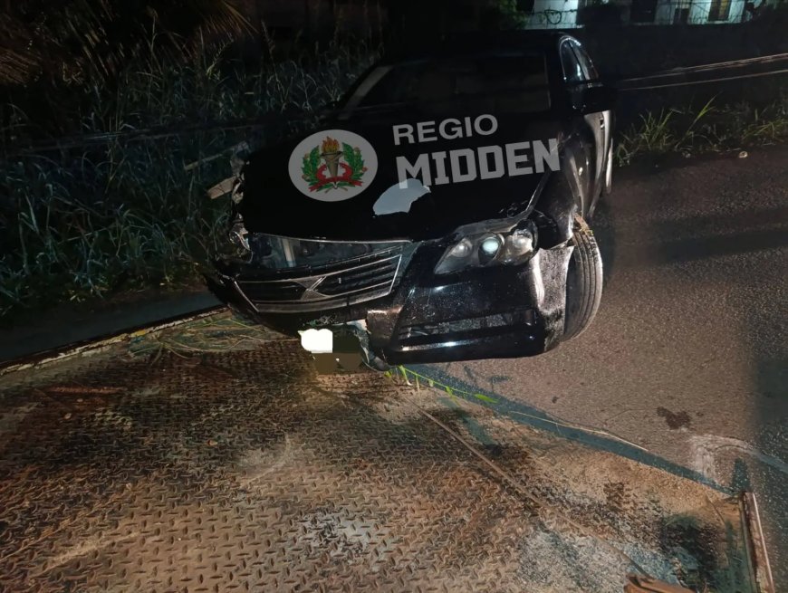 Automobilist zonder rijbewijs valt in slaap en rijdt tegen EBS-mast