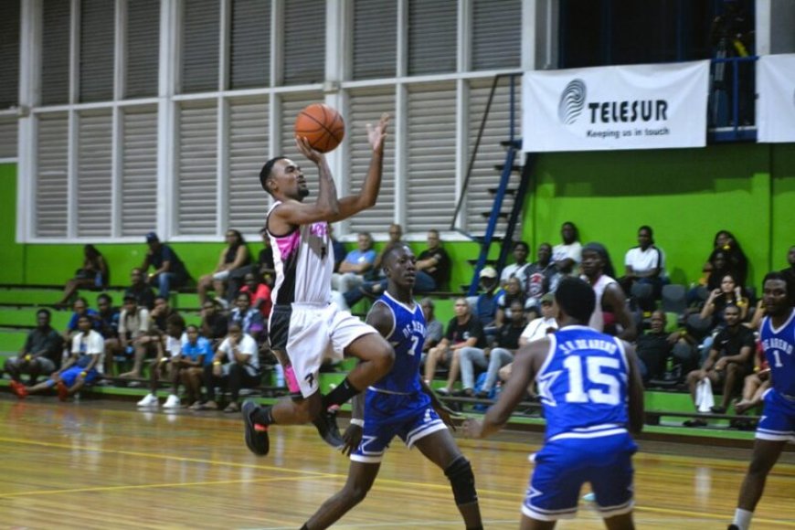 Mannenhoofdklasse basketbalplay-off 2026: Koi Carper deelt eerste tik uit