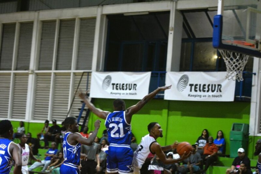 Koi Carper zet belangrijke stap naar mannenhoofdklasse basketbalfinale