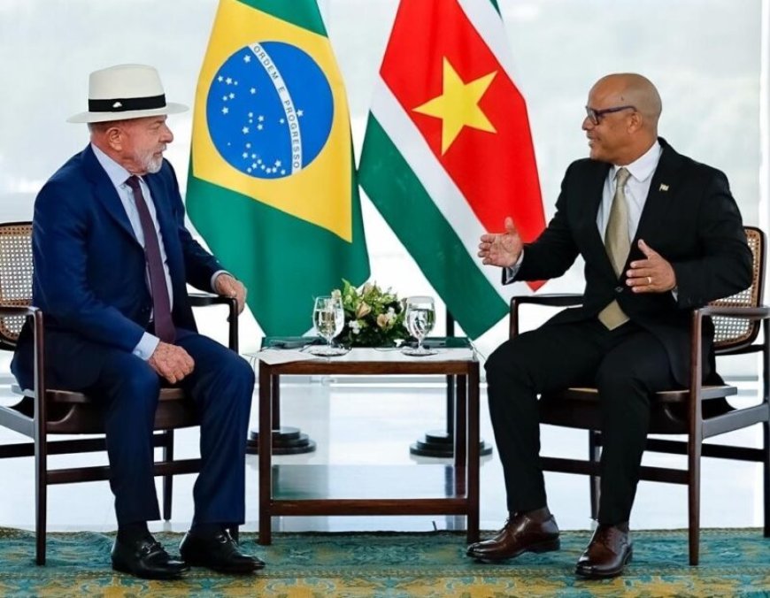 Ambassadeur Antonius biedt geloofsbrieven aan president Lula aan