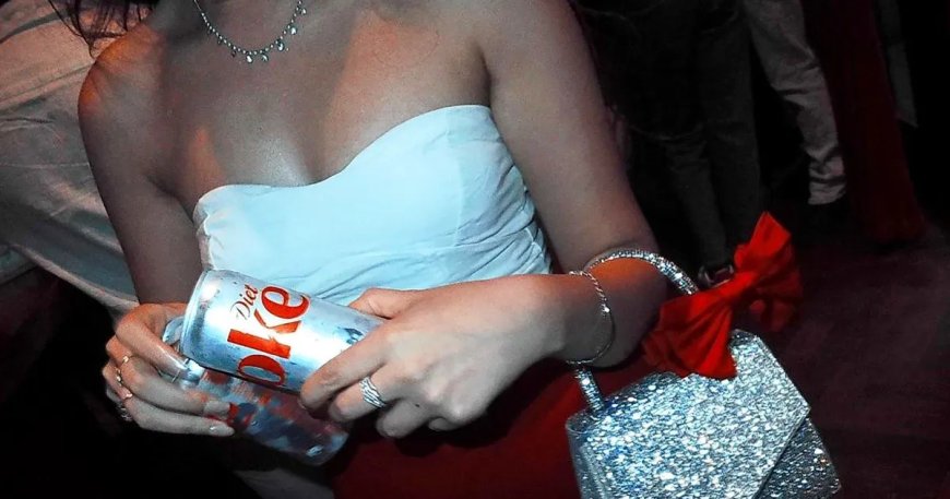 Cola-lightfeestjes populair in India door oorlog in Iran