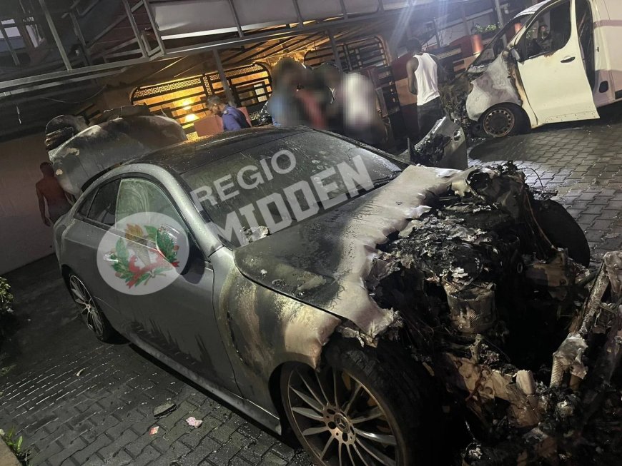 Twee auto’s door brandstichting verwoest
