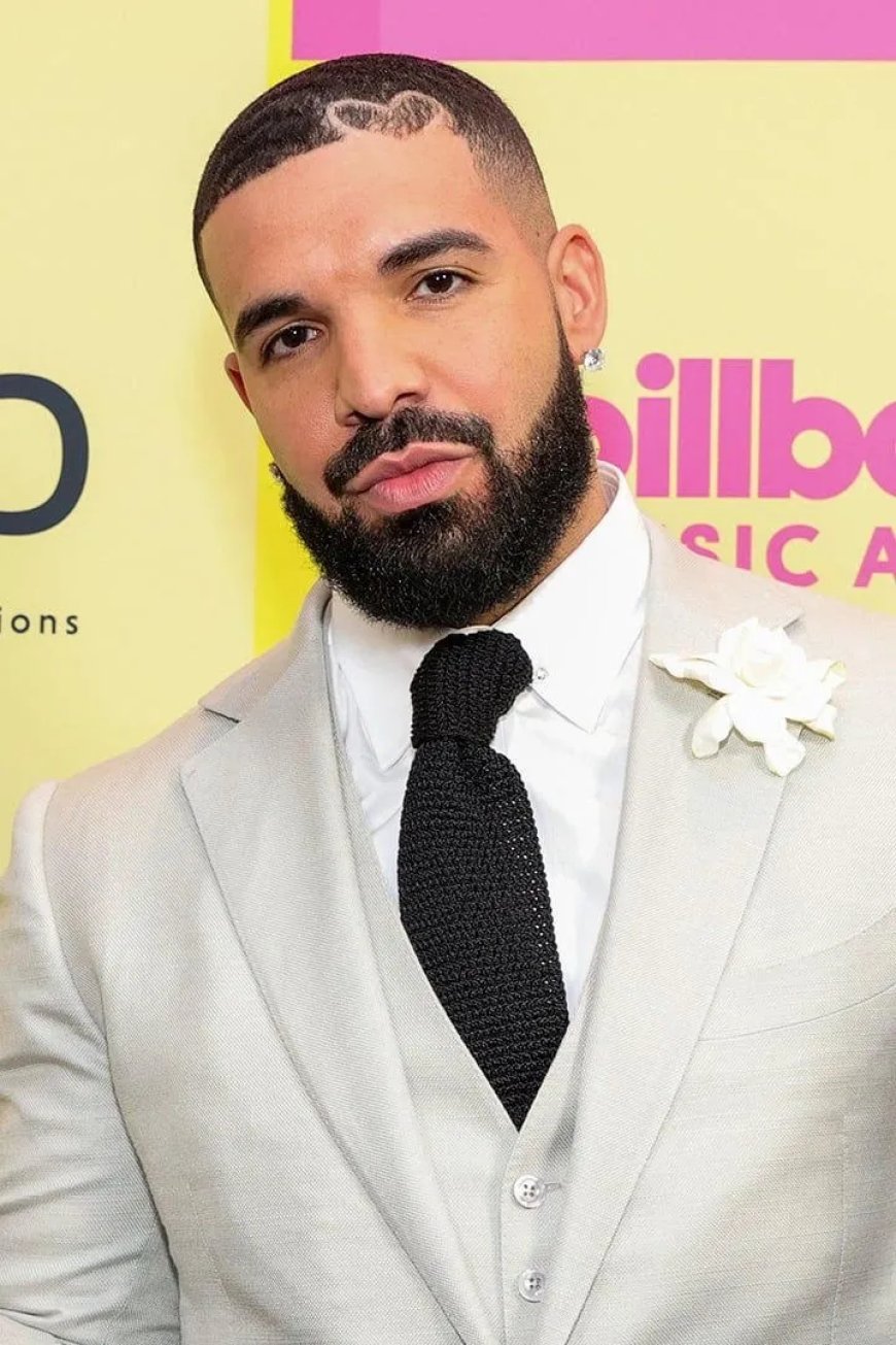 Drake brengt drie albums tegelijk uit