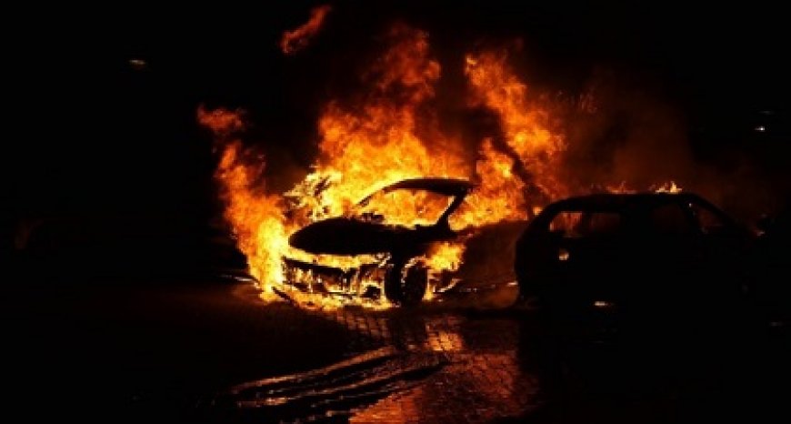 Twee personenauto’s vermoedelijk in brand gestoken