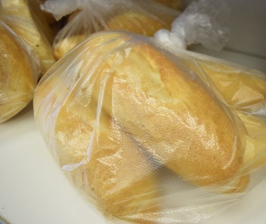 Guyanezen kopen brood op krediet