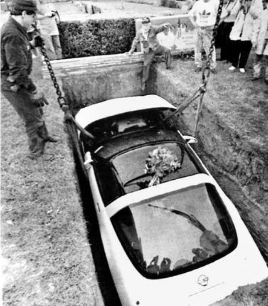 Weetje van de dag – Vandaag in 1994: Man in Pennsylvania begraven in zijn geliefde witte  Cor