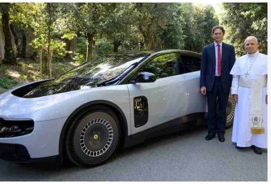 Ferrari toont elektrische superwagen aan paus Leo XIV