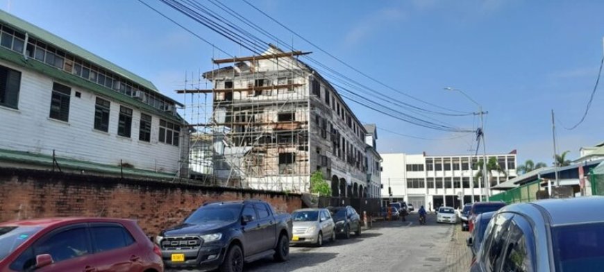 RK Bisdom laat Poortgebouw ’toch’ restaureren