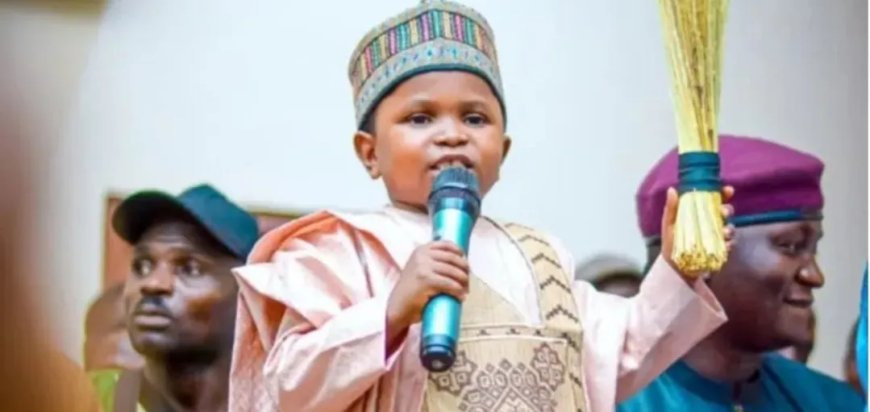 Opmerkelijk – Politicus in Nigeria die beweert dwerggroei te hebben, beschuldigd van kinderli