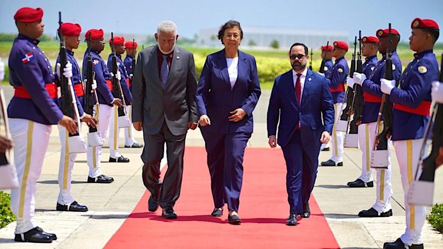 President Simons aangekomen in Dominicaanse Republiek voor staatsbezoek