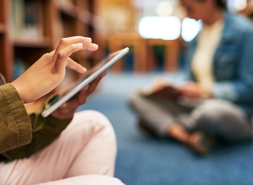 App stuurt studenten letterlijk terug naar hun boeken