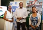 Minister Bouva spreekt ondernemers toe bij RevUP Caribbean Meetup