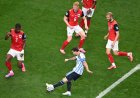 Messi schiet Argentinië langs Oostenrijk en breekt WK-record