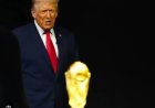 Trump reikt WK-beker uit