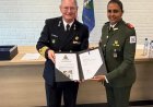 Chef Generale Staf rondt internationale defensiecursus af