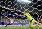 Algerije en Oostenrijk bereiken knock-outfase na spectaculair 3-3-gelijkspel