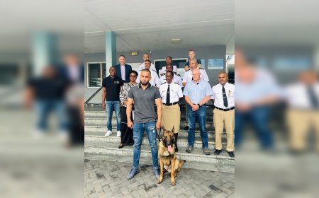 Eerste drugsspeurhond voor Douane Suriname officieel in gebruik genomen