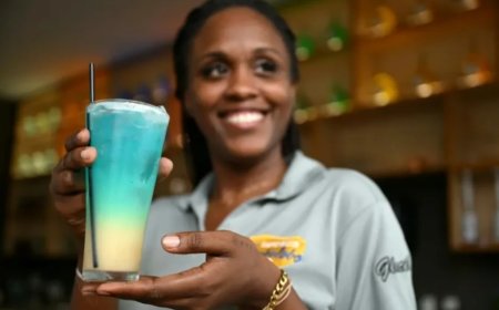 WIST U DAT: Blue Curaçao-likeur helemaal niet blauw is?