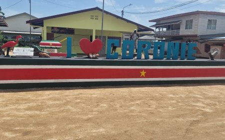 Teleurstelling in Coronie na vernieling van ‘I Love Coronie’-monument