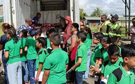Kinderen leren over de gevolgen van illegale visserij