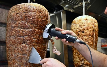 Britse kebabfabriek krijgt boete van 581.000 euro voor grootschalige lamsvleesfraude