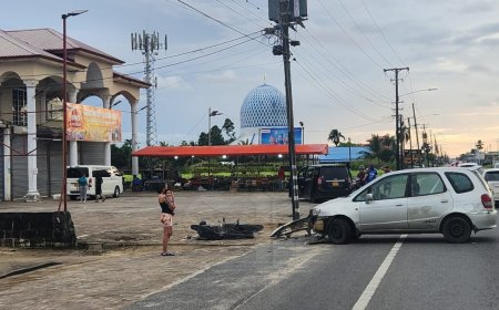 Bromfietser vliegt door de lucht na aanrijding met auto op Hadji Iding Soemitaweg