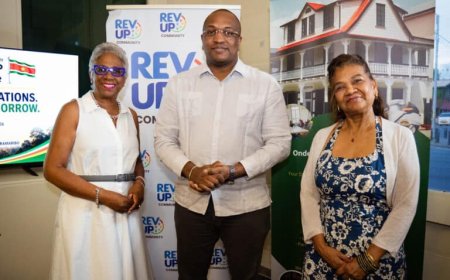 Minister Bouva spreekt ondernemers toe bij RevUP Caribbean Meetup