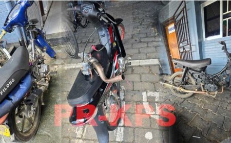 Bromfietsen met opgevoerde motoren en uitlaten in beslag genomen