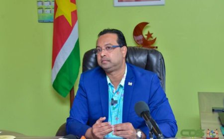 VHP LAAT NURMOHAMED VALLEN ALS EEN ORANJE BAKSTEEN