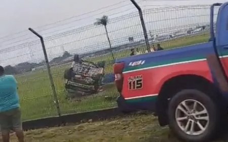 Auto belandt op kop op terrein JAP-luchthaven