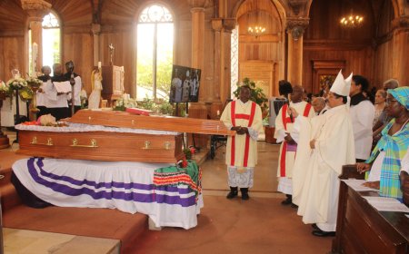 Monseigneur De Bekker bijgezet in crypte Kathedrale Basiliek