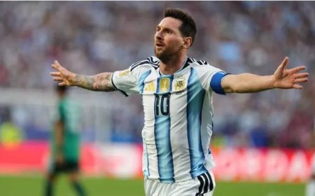 Messi evenaart WK-record met hattrick tegen Algerije
