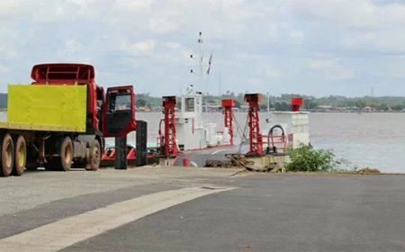 Veerverbinding Albina-Saint-Laurent blijft beperkt; nieuwe veerboot pas in september operatio