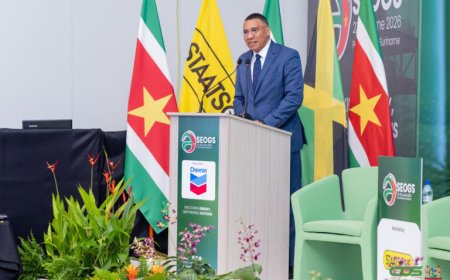 Premier Andrew Holness van Jamaica prijst Suriname tijdens SEOGS 2026
