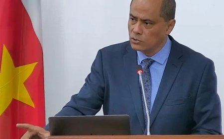 Pawiroredjo zet vraagtekens bij omvang personeel kabinet vp; Rusland geeft uitleg