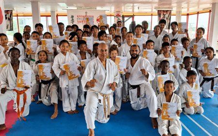 Karateka’s trainen met Antoine Veronique tijdens seminar bij Academie Santokhi