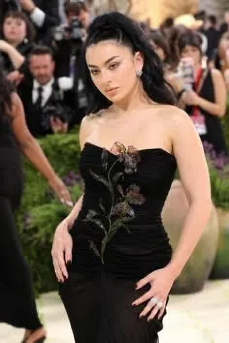 Charli XCX brengt zevende album uit op 24 juli