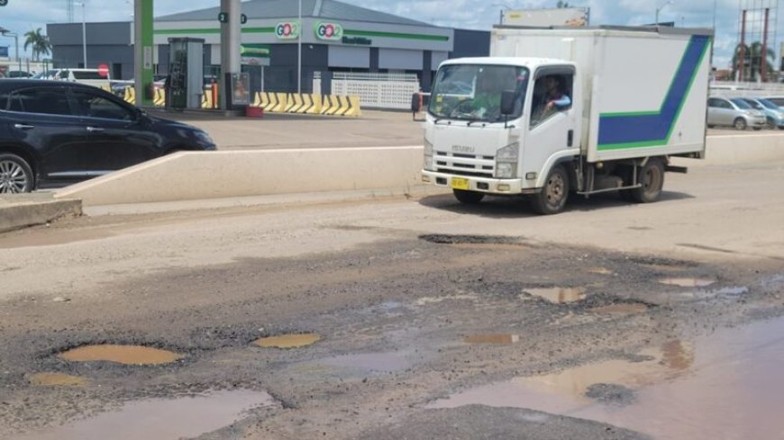 Wegenautoriteit gaat over tot ‘spoed’ asfaltering deel Van ’t Hogerhuysstraat