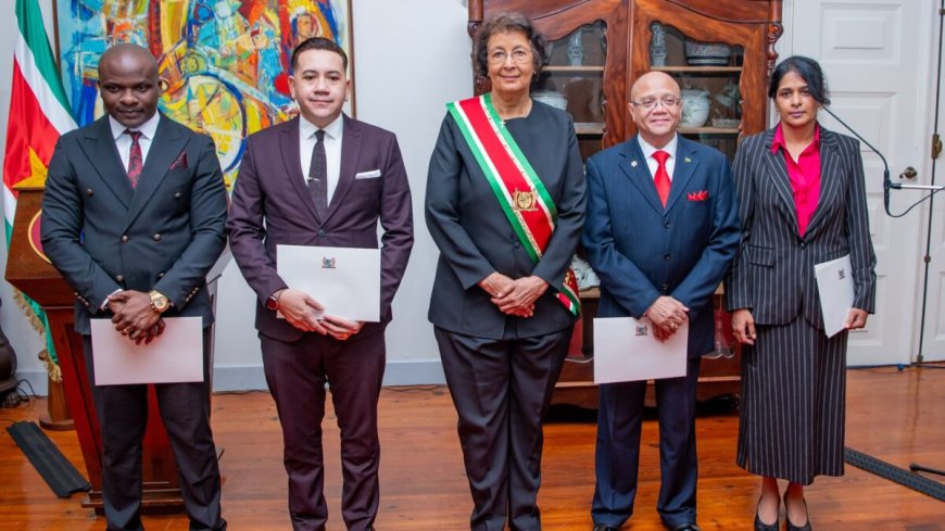 Bisschop Steve Meye beëdigd als ambassadeur voor Israël, drie andere diplomaten leggen evenee