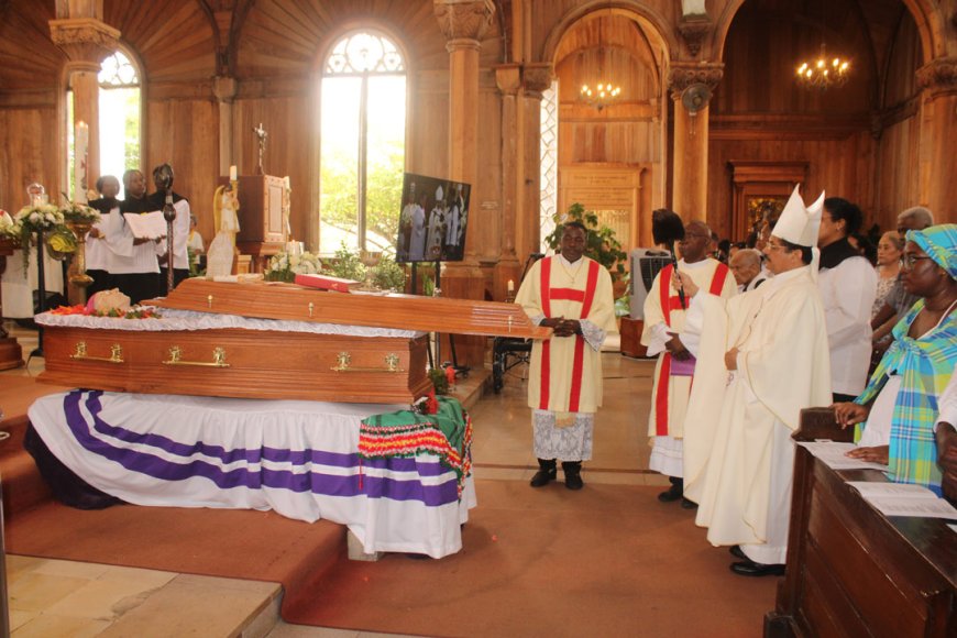 Monseigneur De Bekker bijgezet in crypte Kathedrale Basiliek