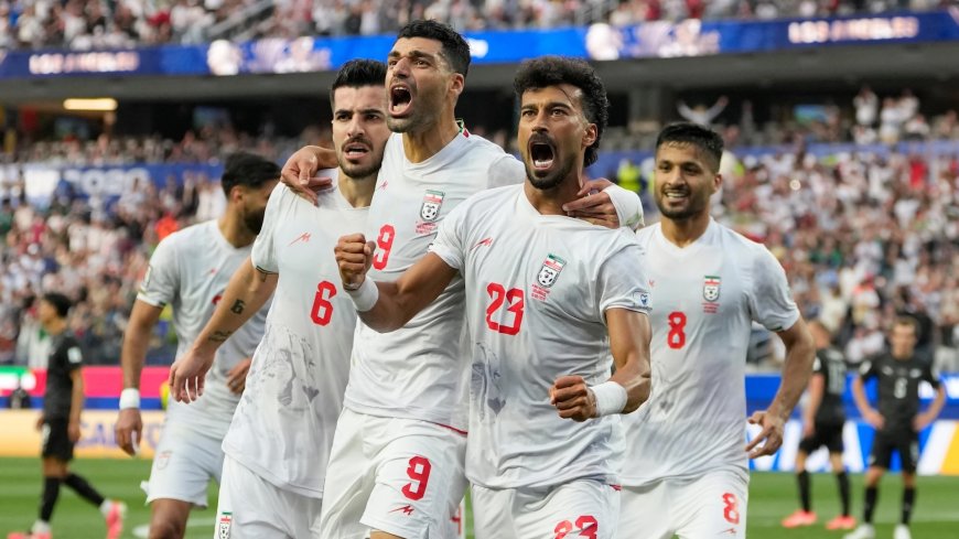 Iran knokt zich terug en pakt punt tegen Nieuw-Zeeland: 2-2