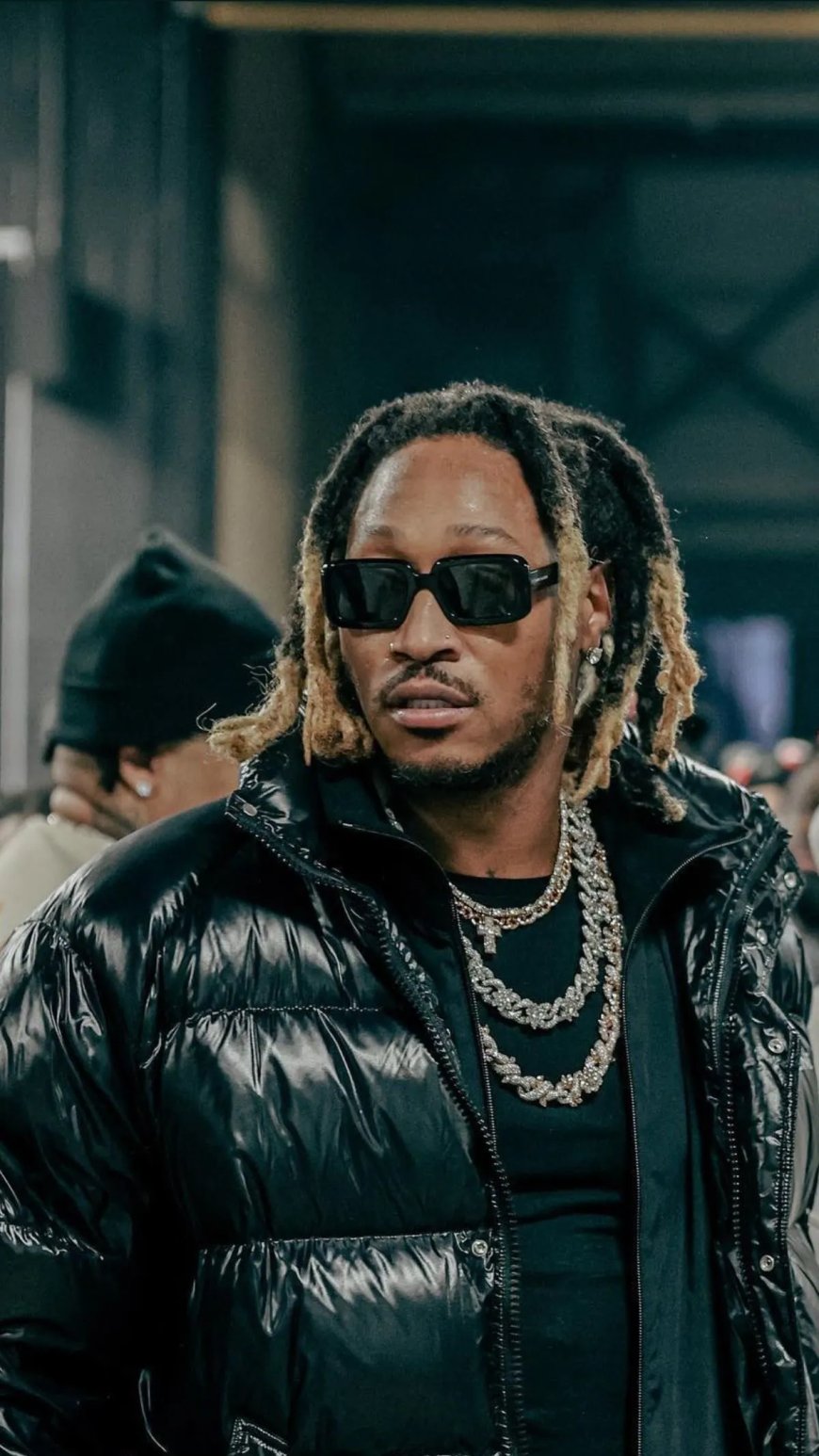 Future verschijnt in Louis Vuitton varsity jacket en zet streetwear trend voort