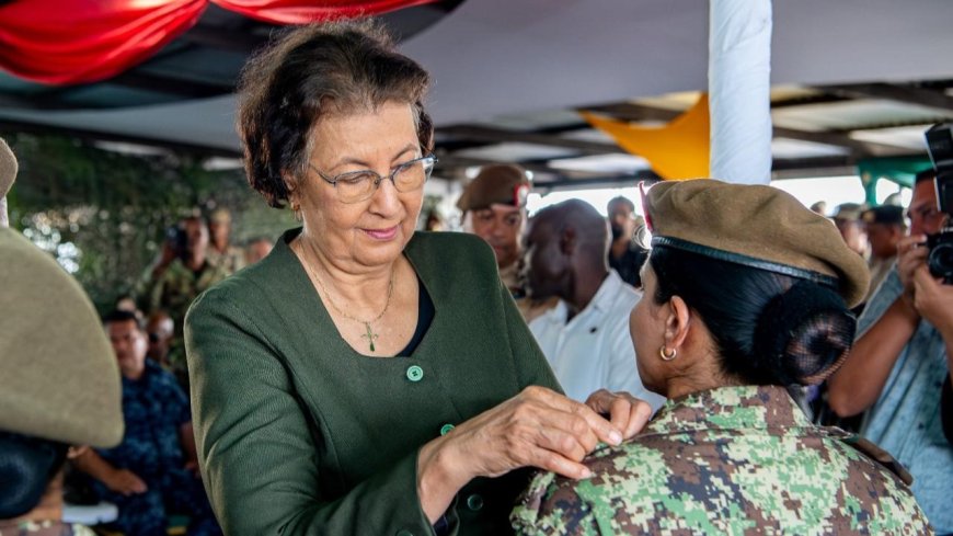 President Simons bevordert meer dan 150 militairen en benadrukt verantwoordelijkheid