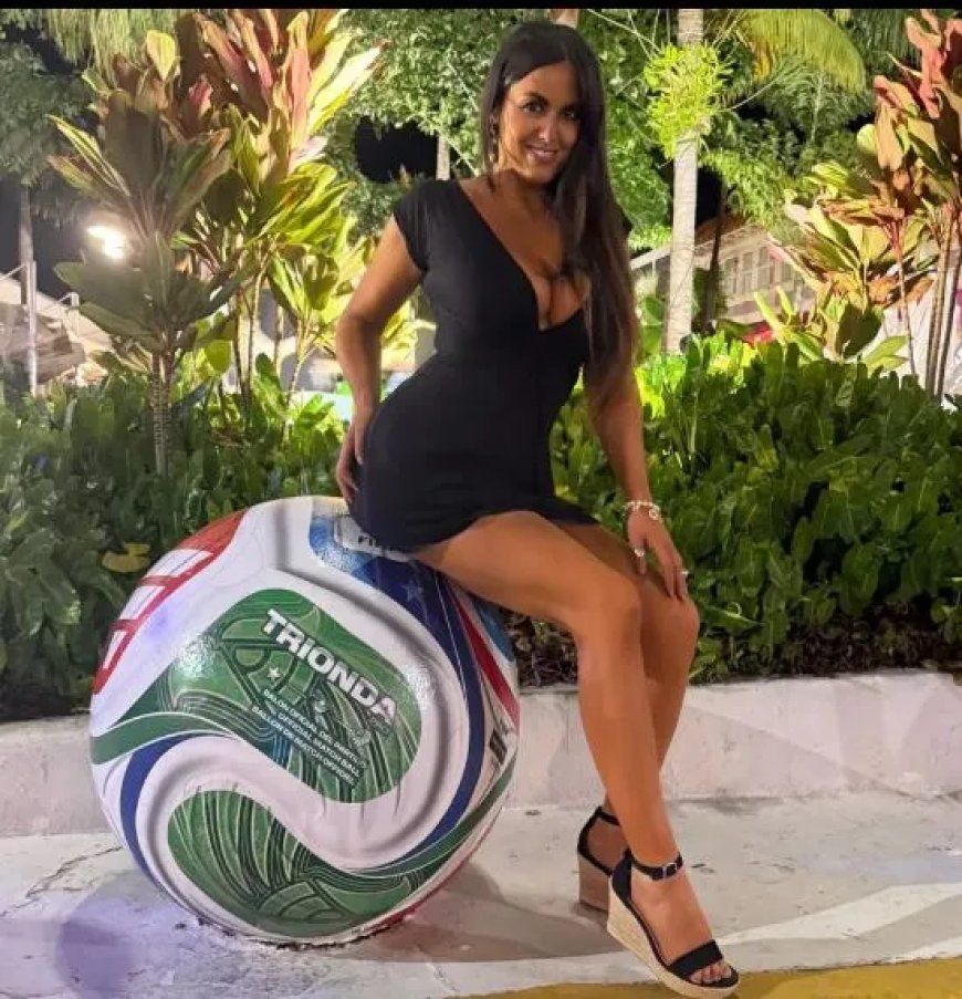 Meest sexy scheidsrechter ter wereld pronkt op WK in Miami ondanks dat haar land zich niet kw