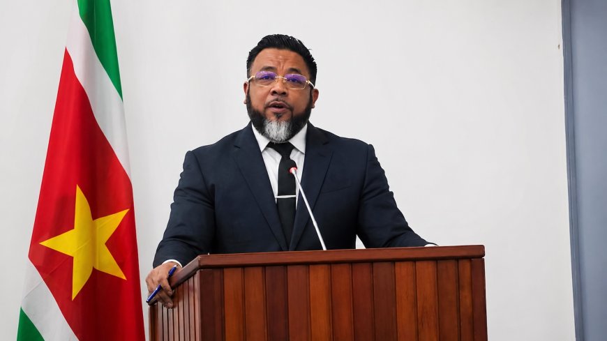 Somohardjo pleit voor maximumtermijnen in politiek: “Politici hebben ook een vervaldatum”