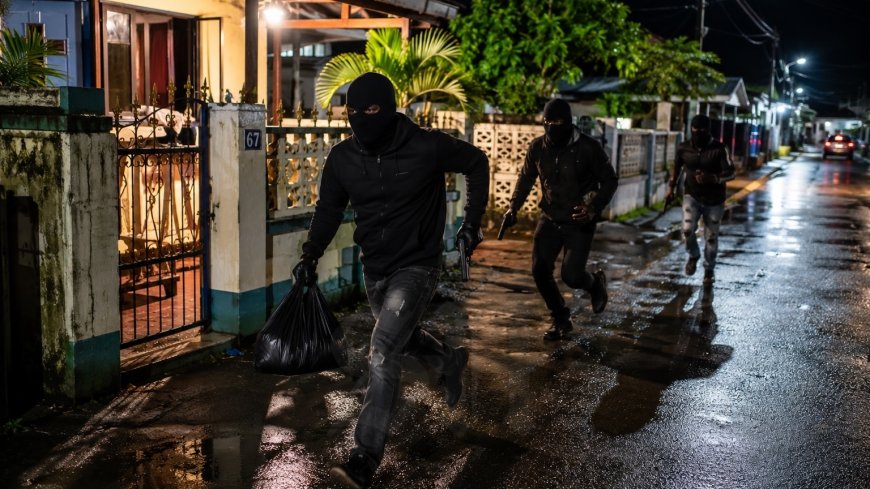 Drie gemaskerde mannen slaan toe bij woningberoving aan Kolonistenweg