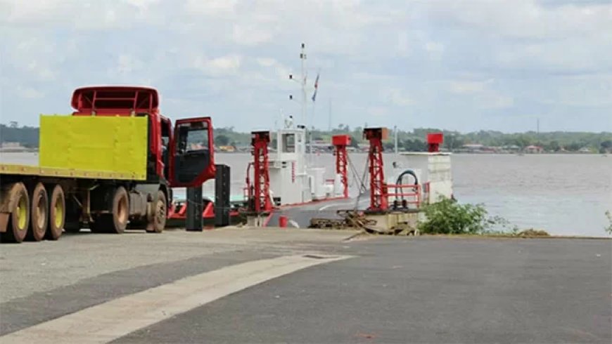 Veerverbinding Albina-Saint-Laurent blijft beperkt; nieuwe veerboot pas in september operatio